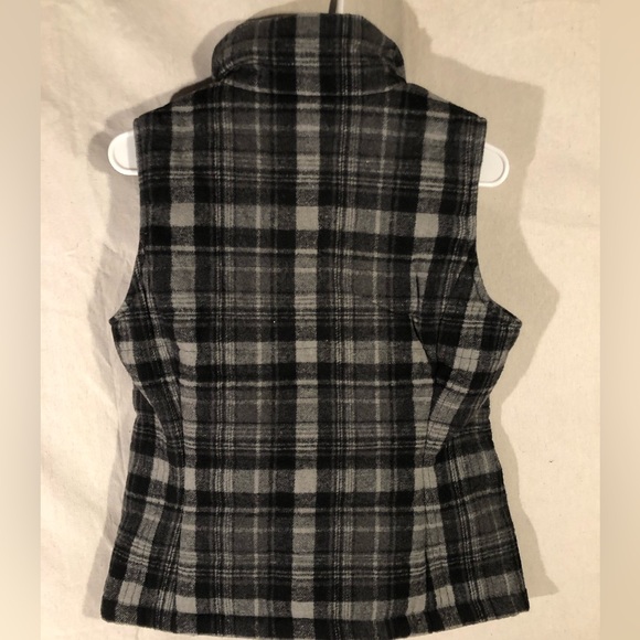 Button Down Fleece Cut Off - Picture 3 of 3